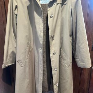 Vintage London Fog Maincoats Trench. Beige size large
